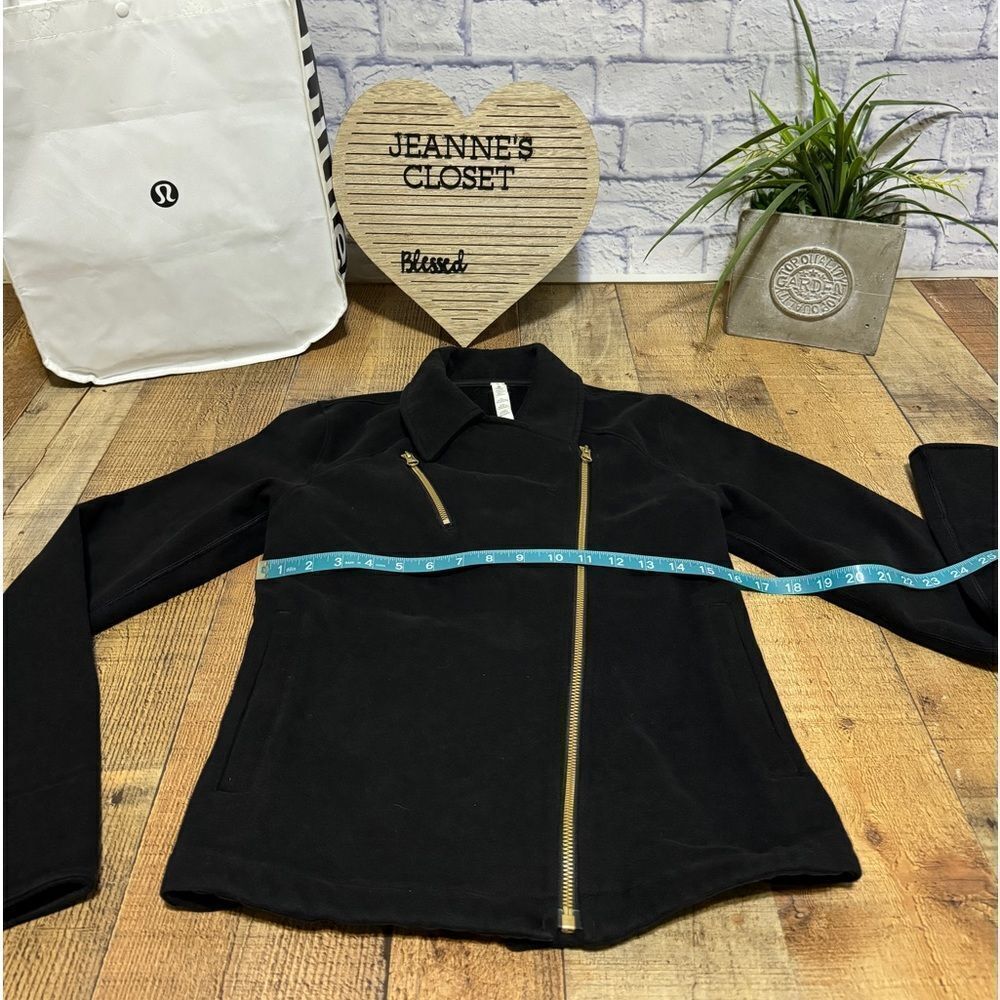 Lululemon Lab Shadow Jacket
Black size 4 - Picture 10 of 14